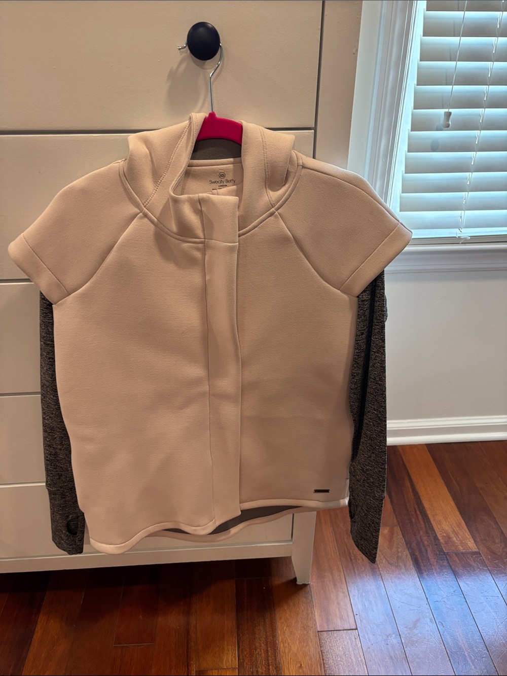 Sweaty Betty Light Pink Short-Sleeve Hooded Jacket with Gray Long Sleeves